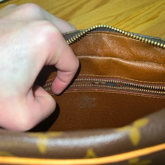 LOUIS VUITTON Authentic Louis Vuitton Monogram Canvas Trocadero 27 Bag - Picture 5 of 17